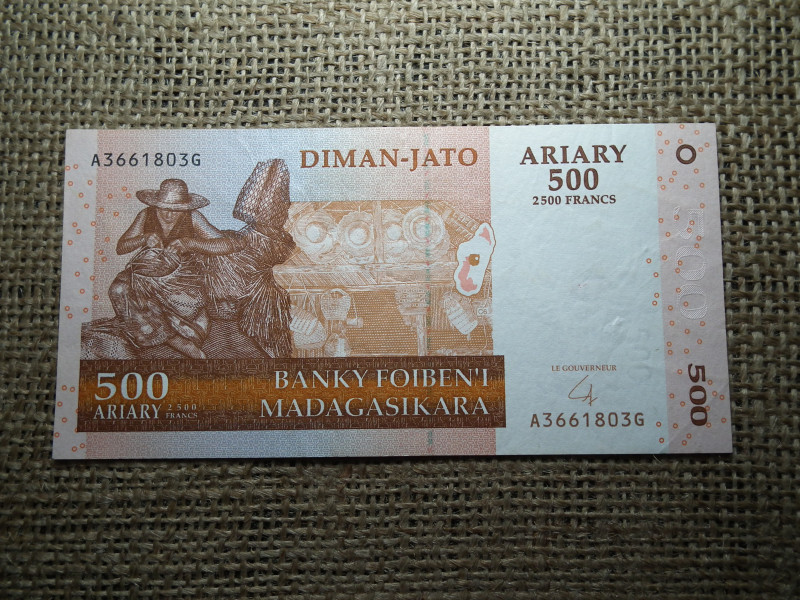 Madagaszkár 500 ariary 2004 VF, C1