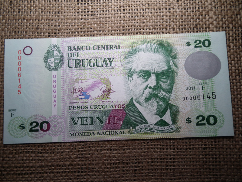 Uruguay 20 pesos 2011 UNC , C1