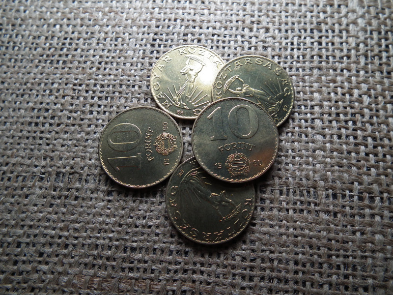 10 forint 1990 , ritka ! Köztársaság körirat , népköztársaság címer ! Tévveret ! Extra ! ár / db 