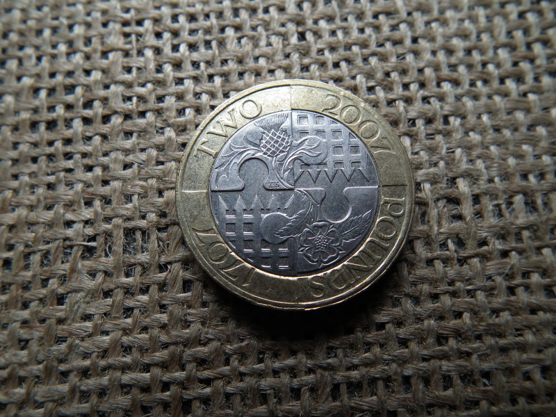 Anglia 2 pounds 2007 , font , Uniós törvény