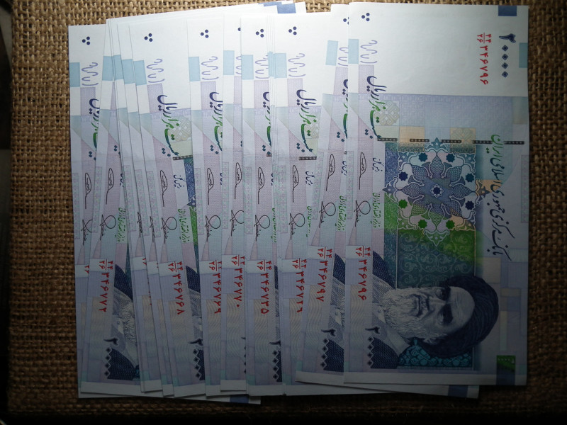 Irán 20000 rials 2014 - 2021 UNC , Ruhollah Khomeini , ár / db , több darab esetén sorszámkövető