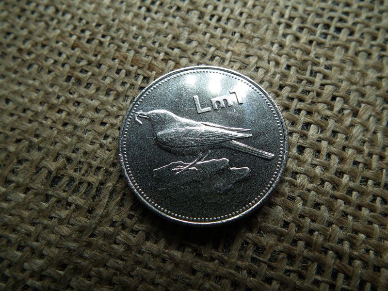 Málta 1 líra 2000 , font  Verdefényes 