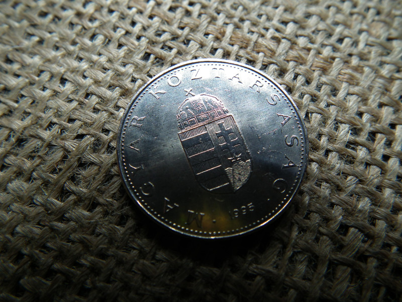 10 forint 1995 , verdefényes