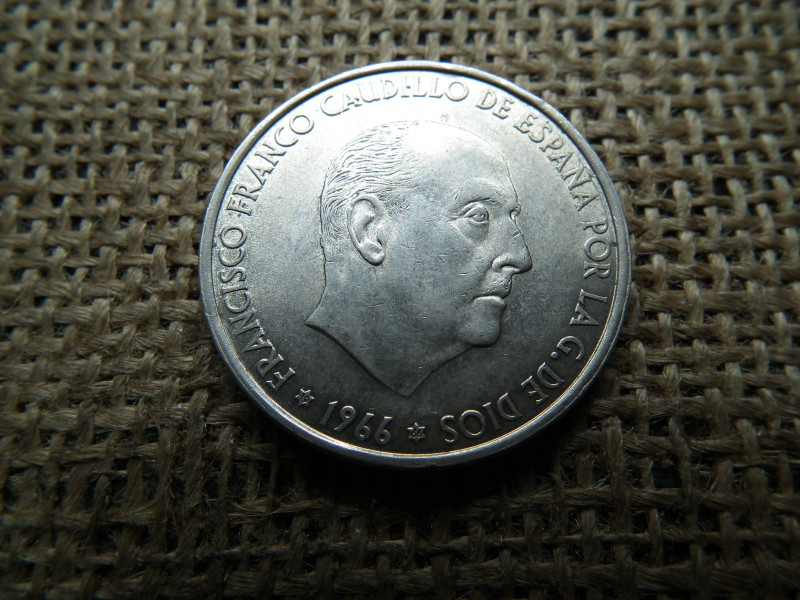 Spanyolország , ezüst 100 Pesetas 1966 , ptas  – Francisco Franco
