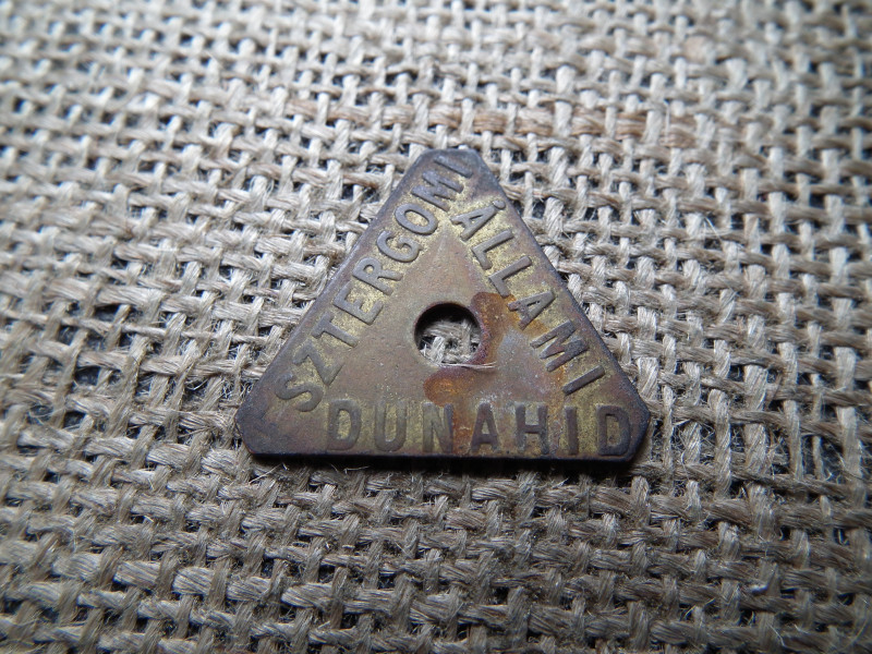 Esztergomi Állami Dunahid bárca , Bronz , Lyukasztott