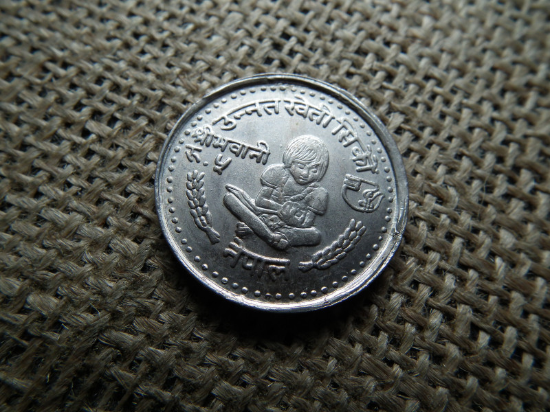 Nepál 5 rúpia 1980 – Birendra Bir Bikram Vidéki nők előrelépése , rupees