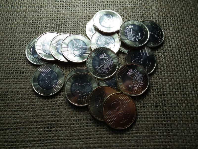 200 forint 2024 ,  roniból , verdefényes ! Ár / db 