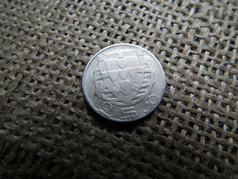 Portugáia , ezüst 2 ,50 escudos 1940 , escudo 