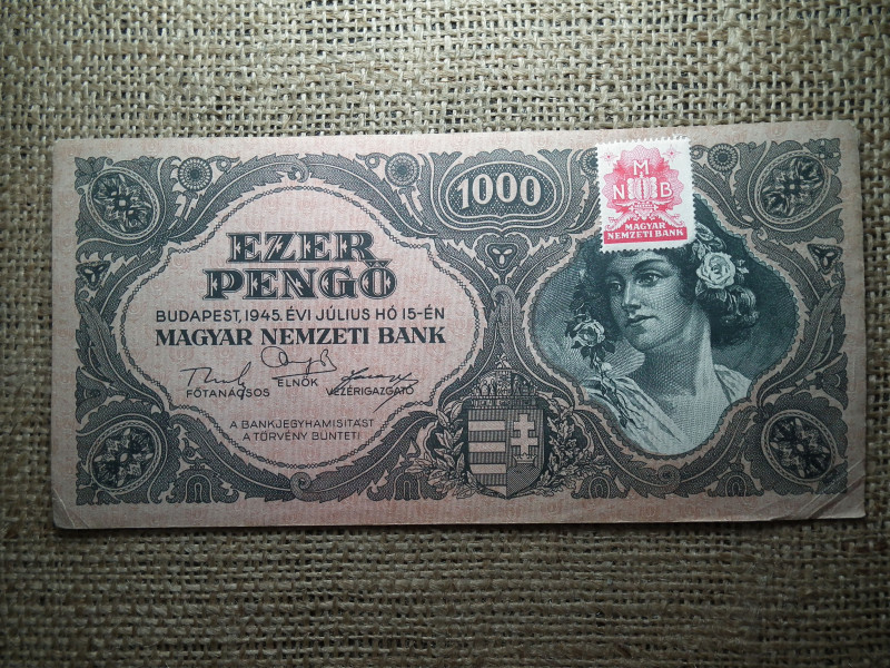 1000 pengő 1945 , MNB bélyeggel 
