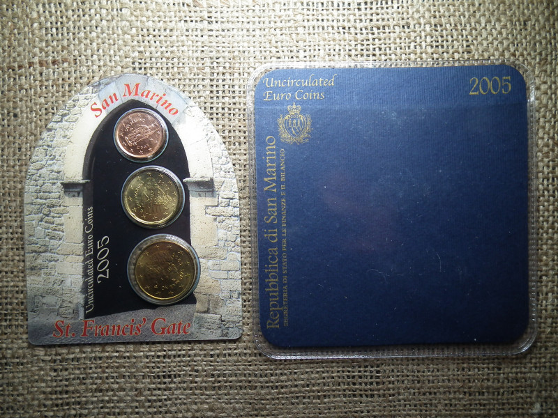 San Marino euró szett 2005 ! Hibás gyári csomagolás ! 10 , 20 , 50 euró cent ! 2 eurónak kellett volna lennie az 50 cent helyett ! 