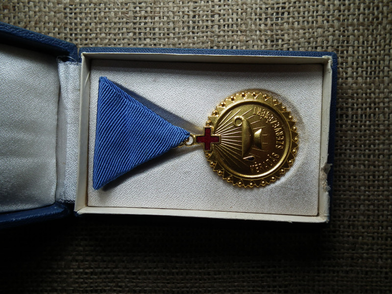 Magyar Vöröskereszt kitüntetés Véradás szervezéséért Arany fokozat , érem 