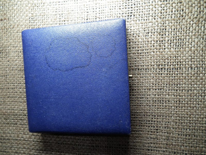 Gymnasium Hungaricum Kastl , Fides Amicita érem ! Dobozában 