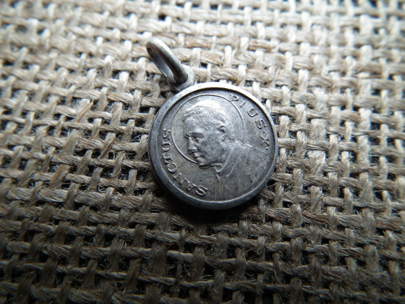 Ezüst medál ! Sanctus Pius X , Ex Indumentis ! 800/1000 
