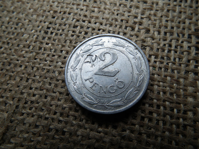 2 pengő 1942 , sarló kalapács ellenjeggyel 