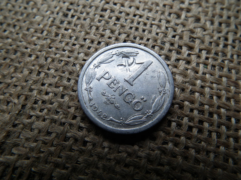 1 pengő 1942 , Sarló kalapács   ellenjeggyel 