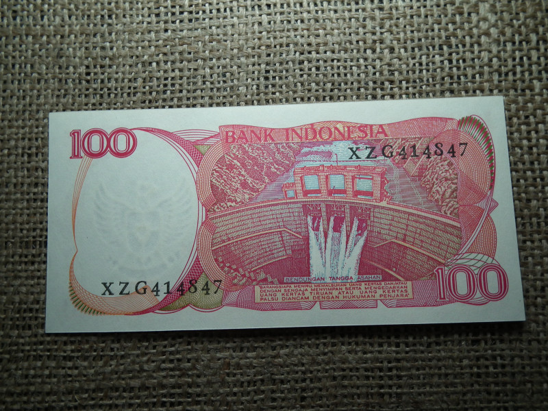 Indonézia 100 rupiah 1984 , UNC , X előtag , C1 