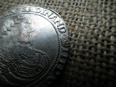 III. Ferdinánd ezüst 1 tallér 1657 KB , Körmöcbánya , tökéletes perem , nem volt füles , sem foglalatban ! Extra állapot 