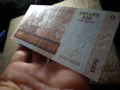 Madagaszkár 500 ariary 2004 VF, C1 Madagaszkár 500 ariary 2004 VF, C1