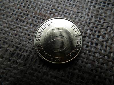 Szlovénia 5 Tolarjev 2000 , verdefényes 