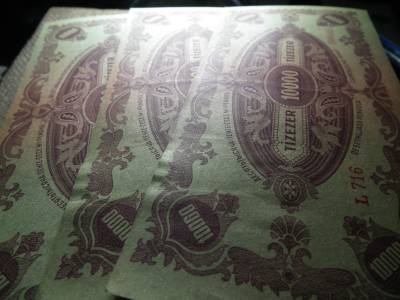 10000 pengő 1945 , 3db sorszámkövető 10000 pengő 1945 , 3db sorszámkövető