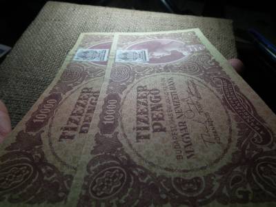 10000 pengő 1945 , 2 db sorszámközeli 10000 pengő 1945 , 2 db sorszámközeli