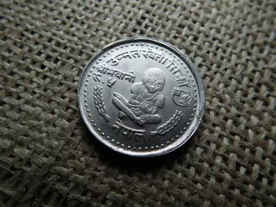 Nepál 5 rúpia 1980 – Birendra Bir Bikram Vidéki nők előrelépése , rupees