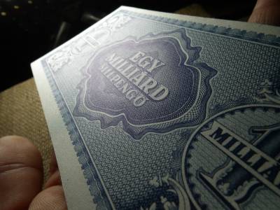 Egymilliárd milpengő 1946 , hajtatlan  Egymilliárd milpengő 1946 , hajtatlan