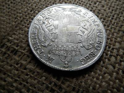 Mária Terézia ezüst 1 tallér 1766 , fülnyom  Mária Terézia ezüst 1 tallér 1766 , fülnyom