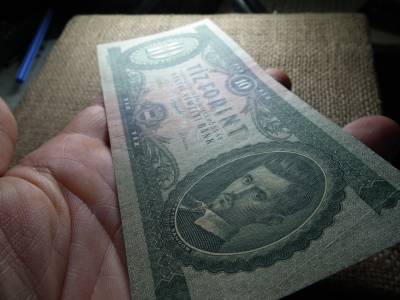 10 forint 1957 , ritkább , nagyon szép 