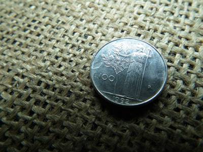 Olaszország 100 líra 1992 , lire , verdehibás , idegen anyag benyomódás ! Hibás Olaszország 100 líra 1992 , lire , verdehibás , idegen anyag benyomódás ! Hibás