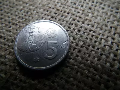 Spanyolország 5 pesetas 1980 , 1982 , Peseta , , verdehibás , idegen anyag benyomódás ! Hibás