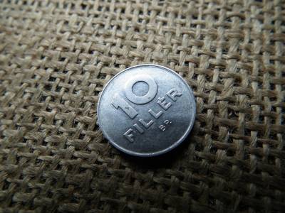 10 fillér 1984 , , verdehibás , kicsorbult verőtő , évszám ! Hibás 10 fillér 1984 , , verdehibás , kicsorbult verőtő , évszám ! Hibás