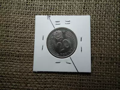 20 forint 1983 extra , verdehibás , elfordult ! Hibás