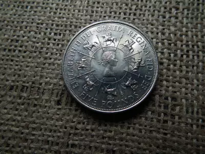 Anglia 5 font 1993 , five pounds , II. Erzsébet koronázásának 40. évfordulója