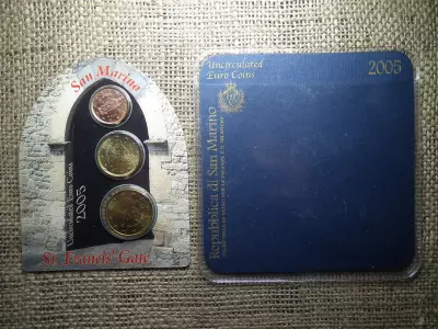 San Marino euró szett 2005 ! Hibás gyári csomagolás ! 10 , 20 , 50 euró cent ! 2 eurónak kellett volna lennie az 50 cent helyett ! 