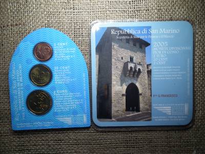 San Marino euró szett 2005 ! Hibás gyári csomagolás ! 10 , 20 , 50 euró cent ! 2 eurónak kellett volna lennie az 50 cent helyett ! 