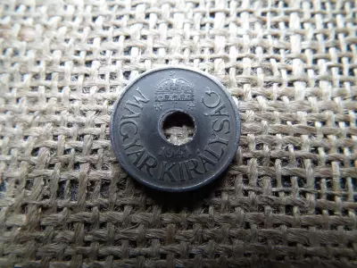 20 fillér 1941 , verdehibás , félrelyukasztott 