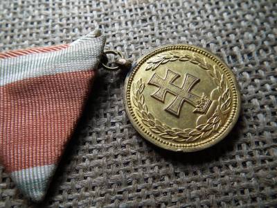 1922 Horthy Bronz Signum Laudis katonai szalagon , kitüntetés 