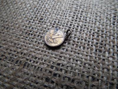 MINI 1 Forint Kádár címeres ,évszám nélkül , átmérő 13 mm , medál 