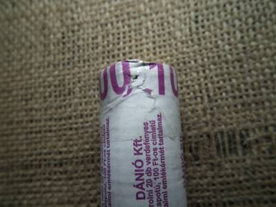 100 forint 2022 Pénzmúzeum ,  Verdefényes rolni ! Dánió Kft. 200/014 ! Sérült a csomagolás , de hiánytalan rolni ! 