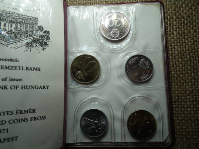 Műbőrtokos forgalmi sor 1988 ! Hibás ! A tok színe az 1987 sorhoz volt , a certi benne 1971 ! Eredetileg hibás csomagolás ! R ! 