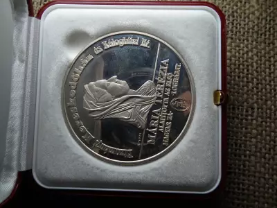 Mária Terézia Alapította Az Első Magyar Zálogházat ezüst emlékérem , 925/1000 73,61g ! PP , emlékül 2004 , díszdobozban 