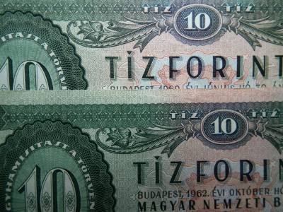 10 forint 1969 , elcsúszott alapnyomat , nyomdahibás ! az 1962 csak hasonlítás végett van az utolsó képeken 