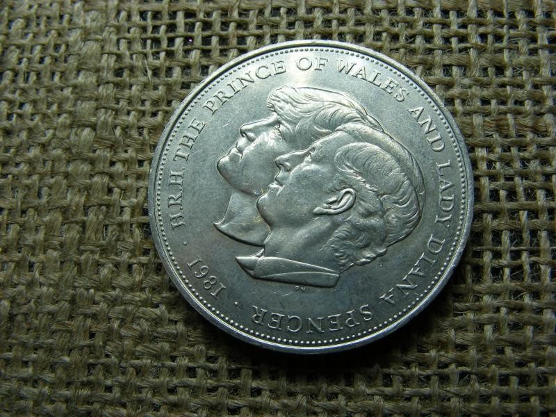 25 New Pence 1981, II. Erzsébet esküvője