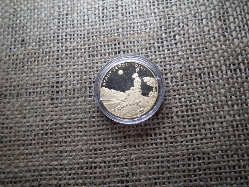 200 forint 2001 PP , Toldi , ( kapszula karcos csak ! ) 