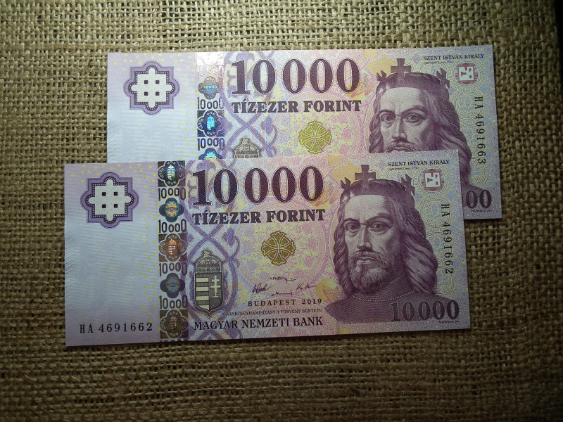 10000 forint 2019 HA UNC , 2 db sorszámkövető 
