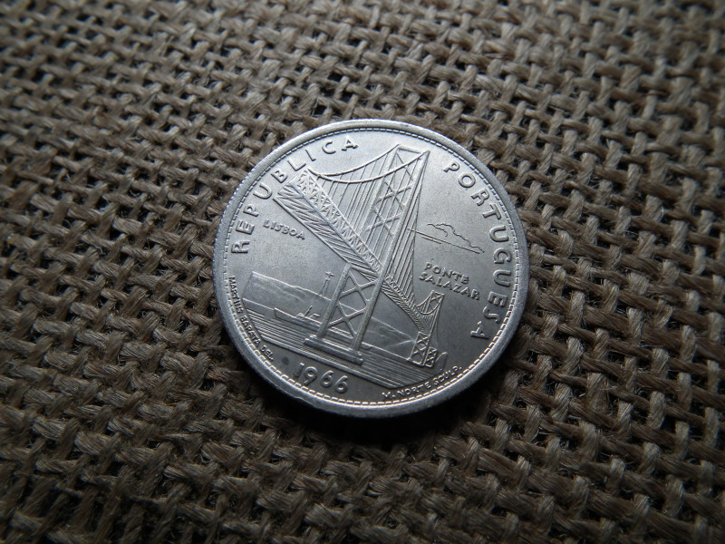 Portugália ezüst 20 escudos 1966 , escudo 