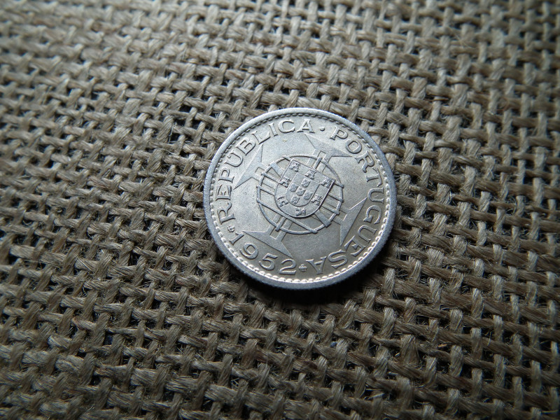 Angola 10 escudos 1952 , escudo 