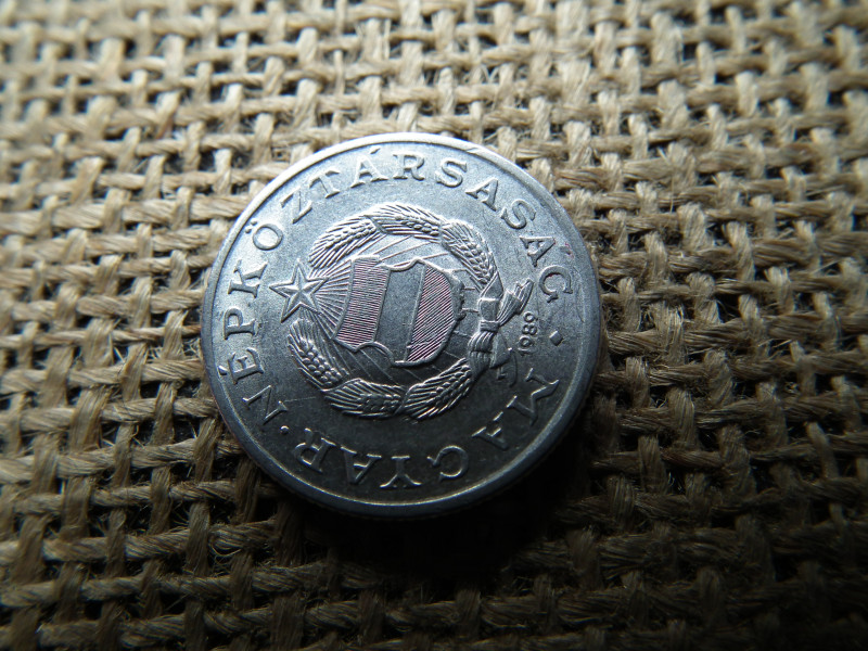 1 forint 1989  , verdehibás ,verőtőcsorbulás 