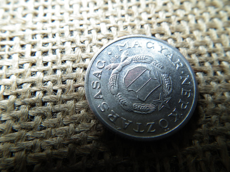 1 forint 1987 , verdehibás , sugaras !  Csillag sugarai nem érik el a búzakalászt